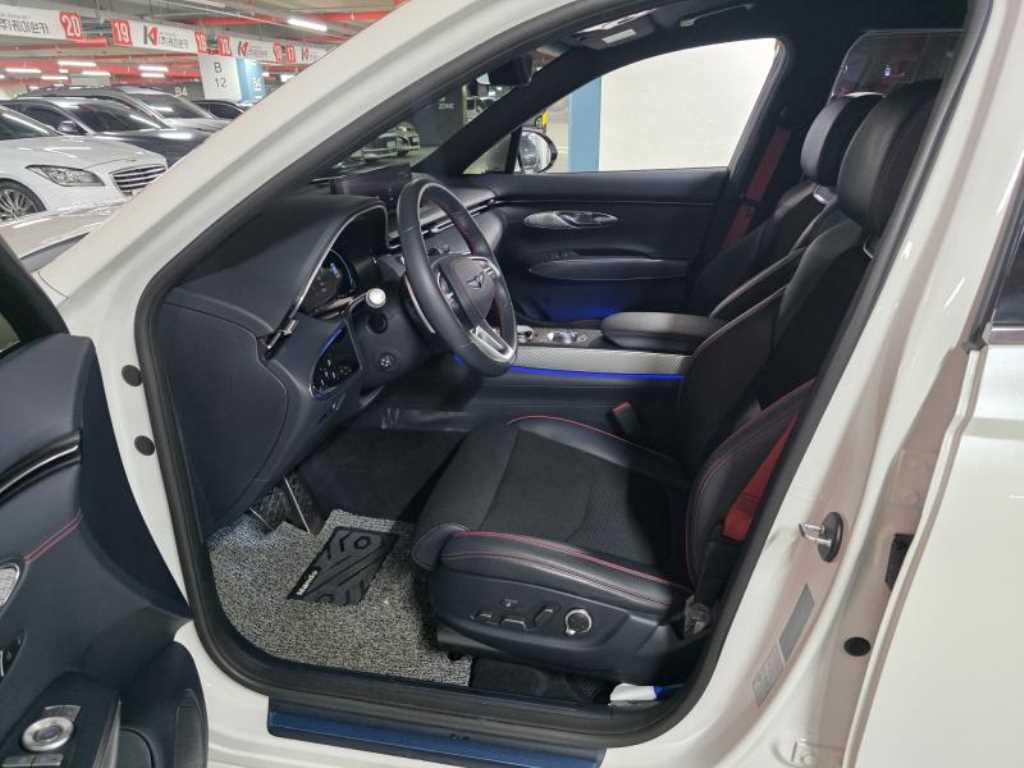 Genesis GV70 - Vista 5