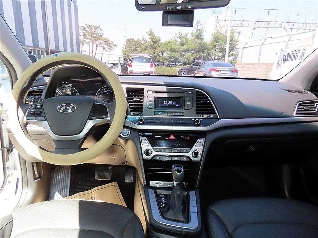 HYUNDAI Avante - Vista 7