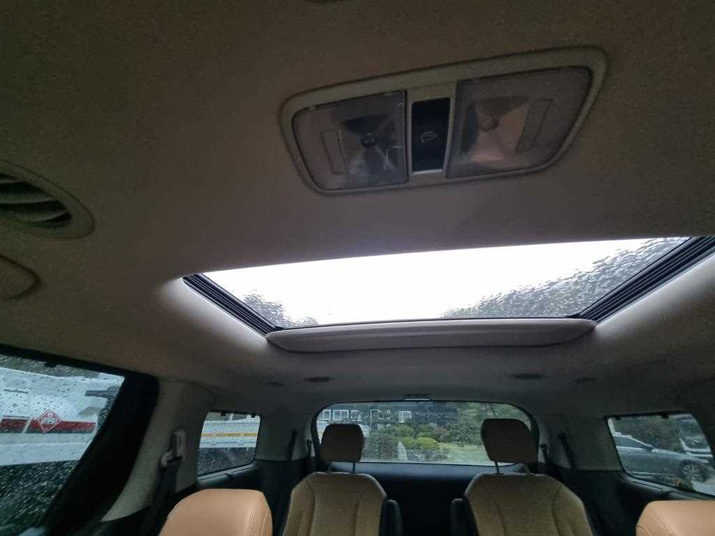 KIA Carnival - Vista 6