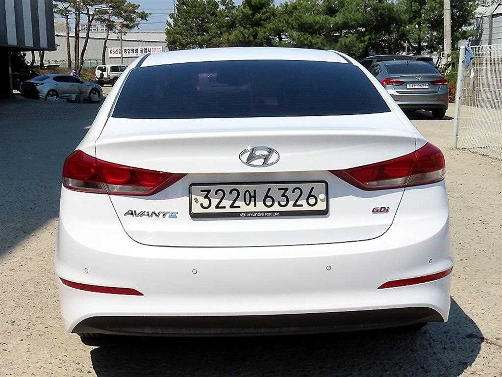 HYUNDAI Avante - Vista 4