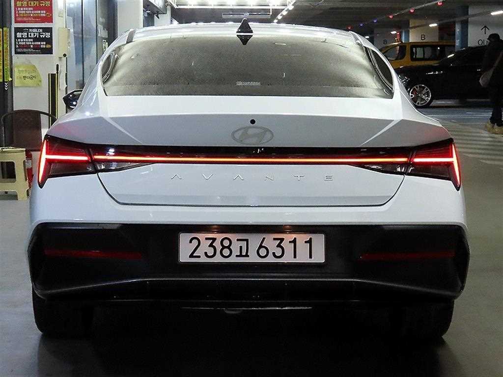 HYUNDAI Avante - Vista 5