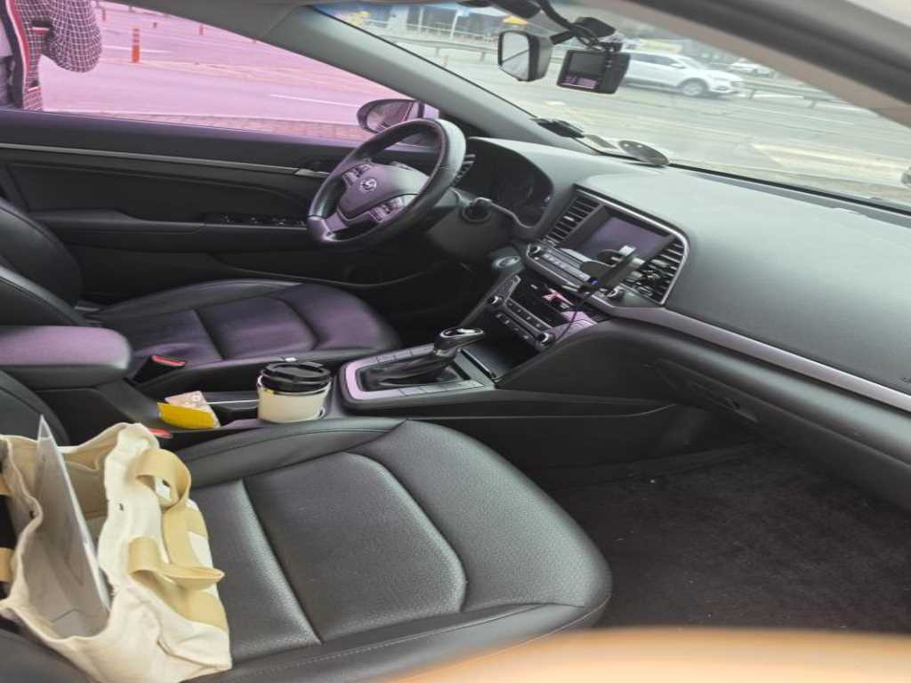 HYUNDAI Avante - Vista 8