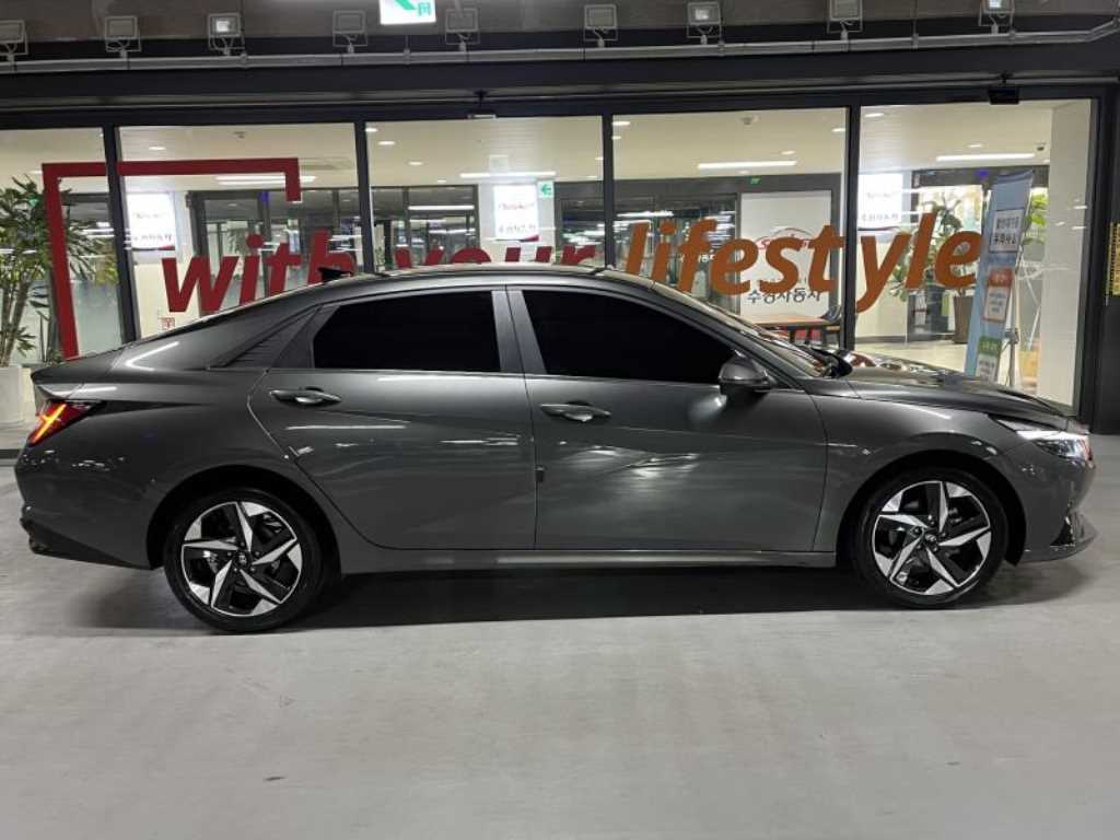 HYUNDAI Avante - Vista 3