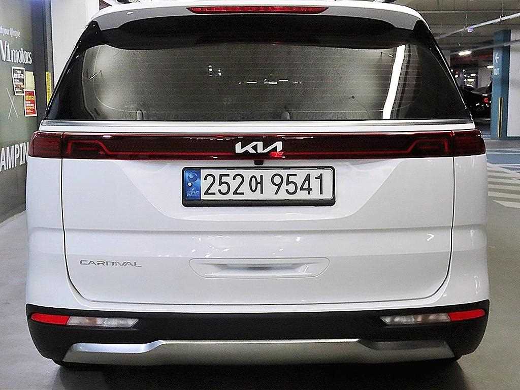 KIA Carnival - Vista 5