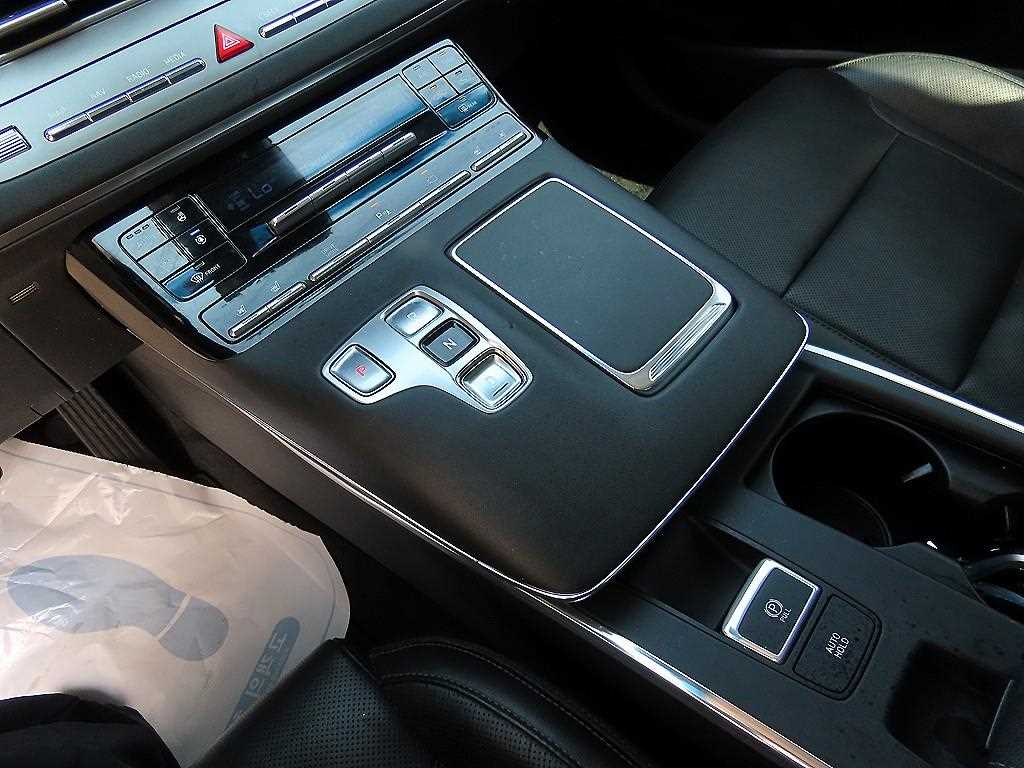 HYUNDAI Grandeur - Vista 10