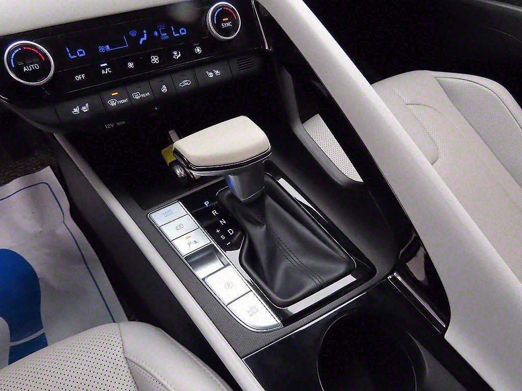 HYUNDAI Avante - Vista 10