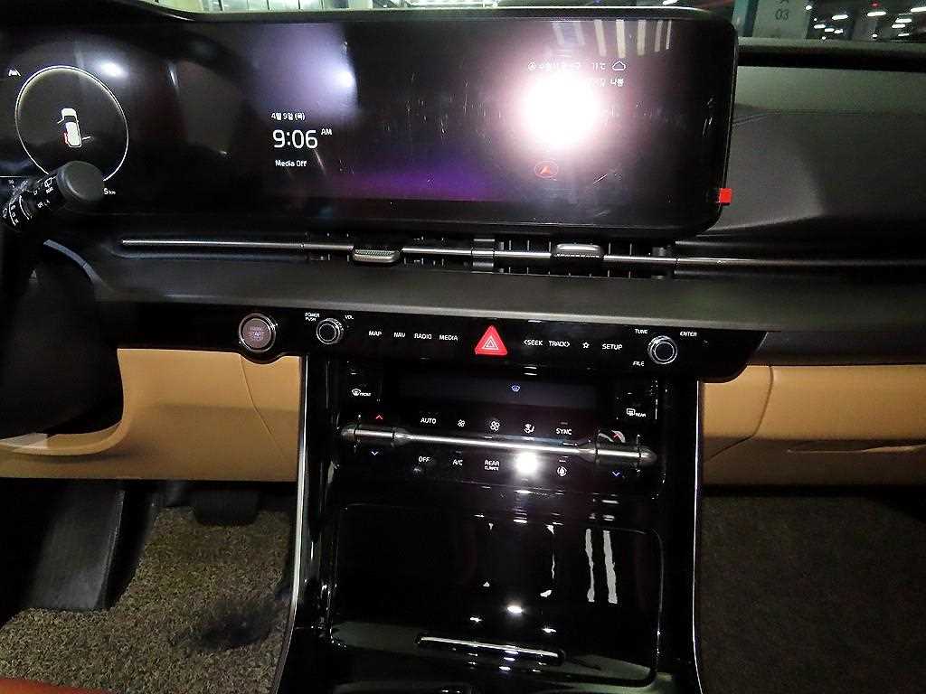 KIA Carnival - Vista 11