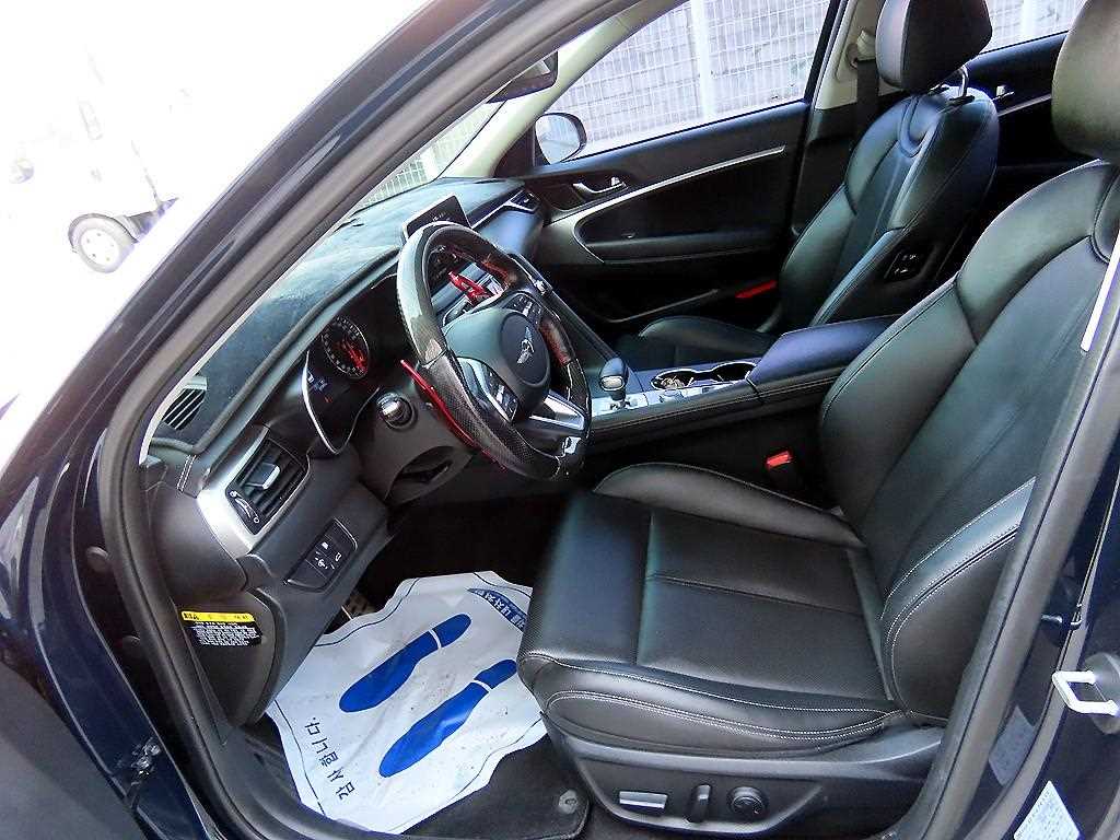 Genesis G70 - Vista 5