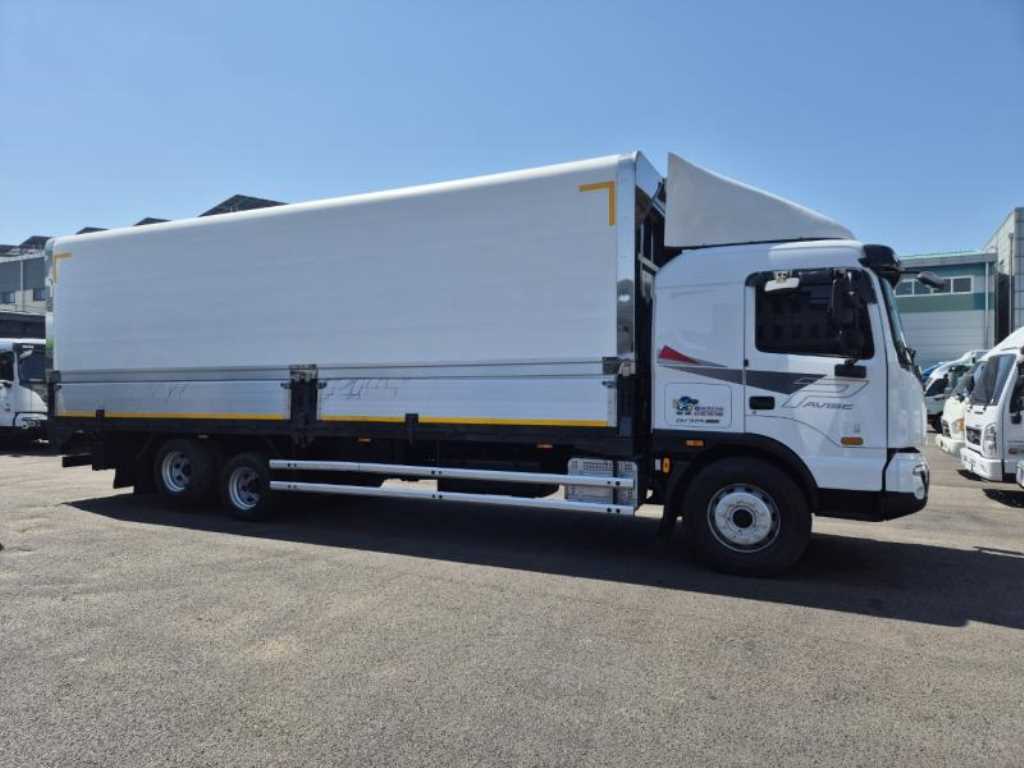 medium and large cargo truck - Vista 5