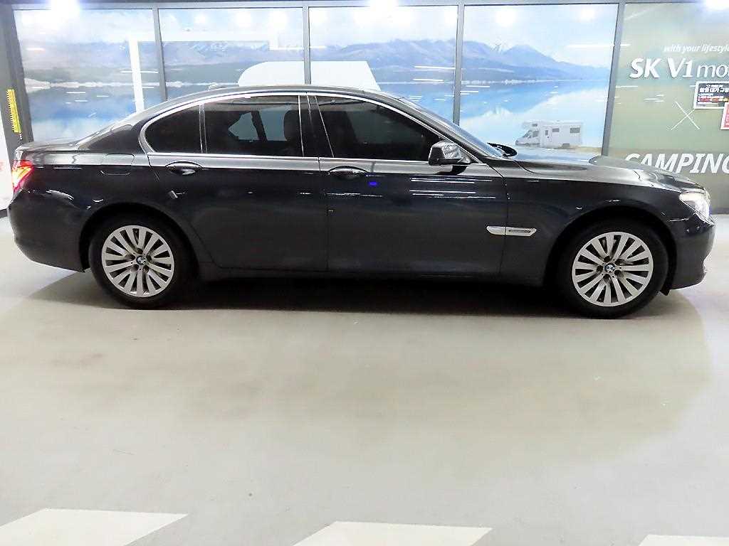 BMW 7 Series - Vista 3