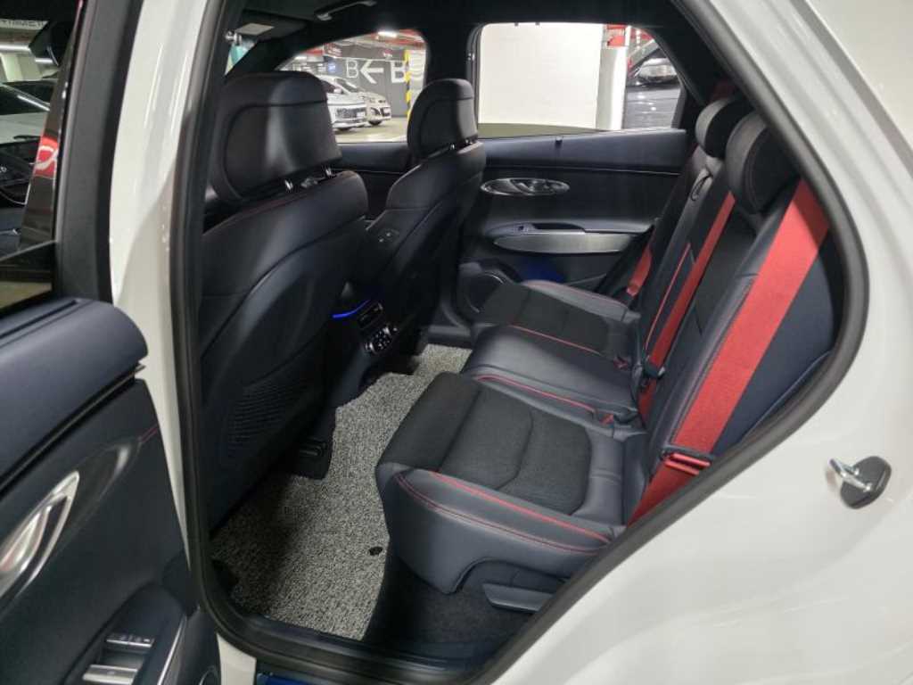 Genesis GV70 - Vista 6