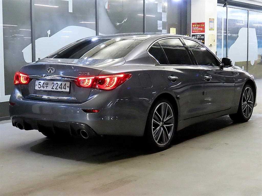 Infiniti Q - Vista 4