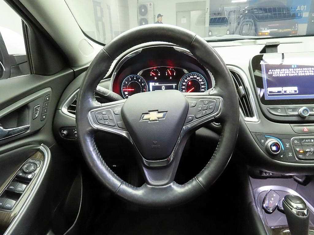 Chevrolet Malibu - Vista 7