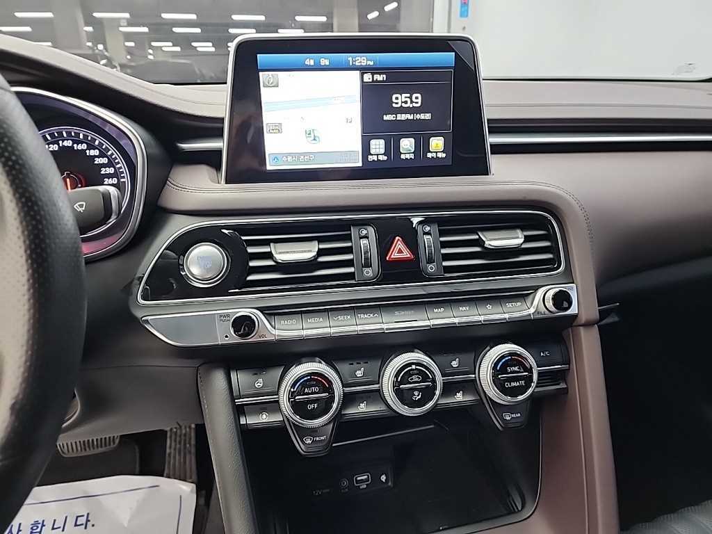 Genesis G70 - Vista 10