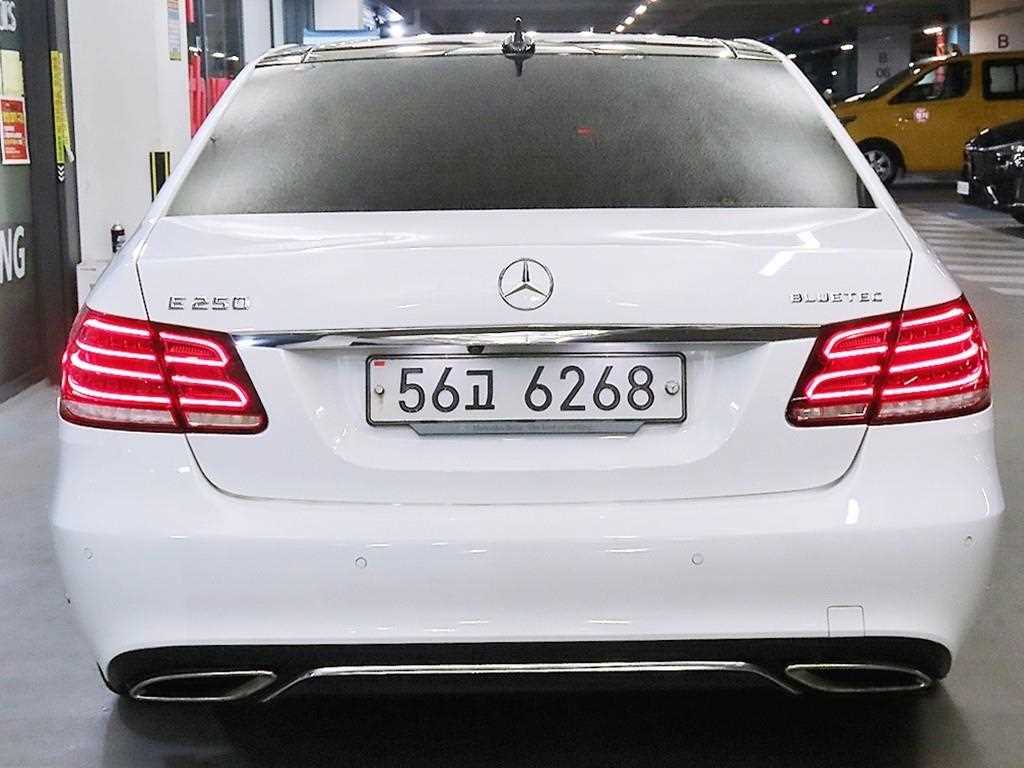 Mercedes Benz E class - Vista 5