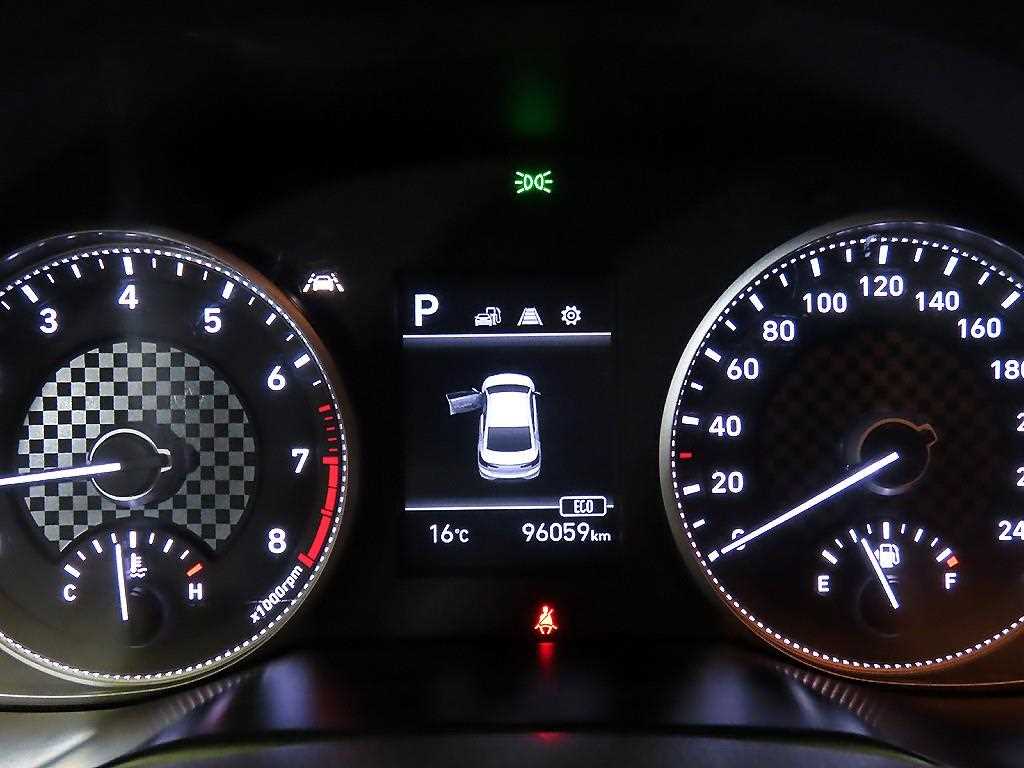 HYUNDAI Avante - Vista 9