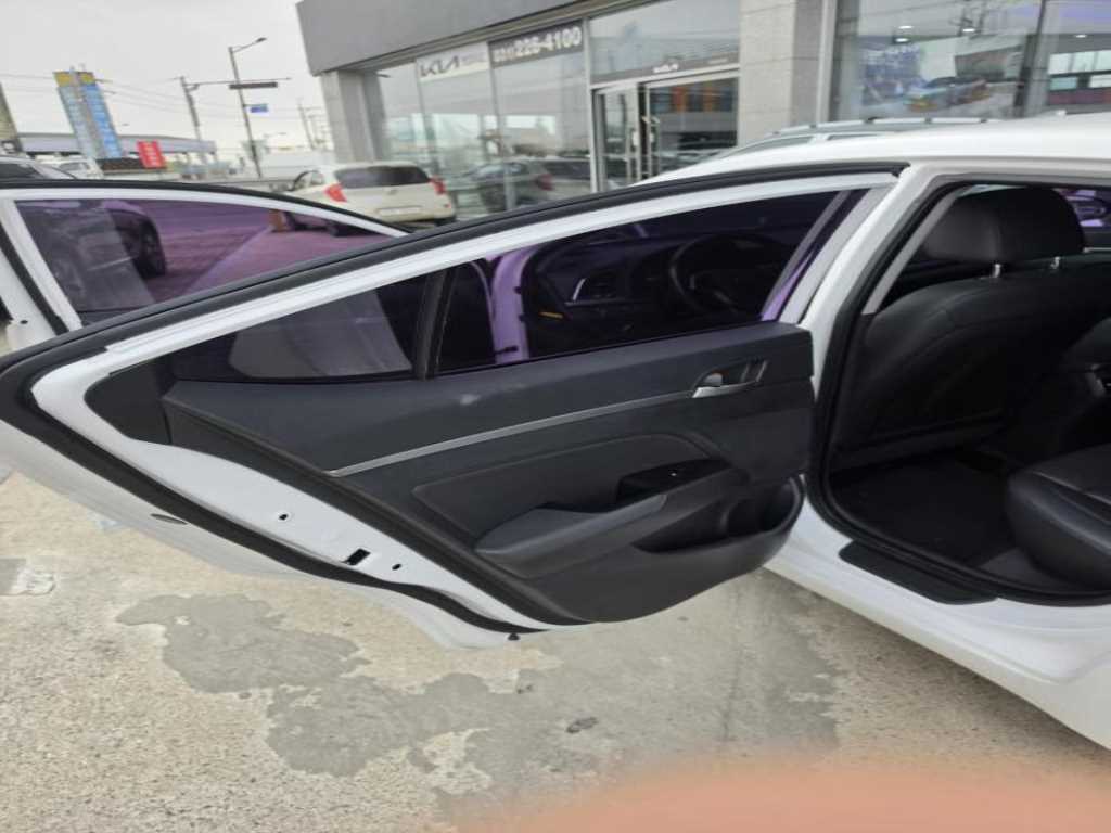 HYUNDAI Avante - Vista 6