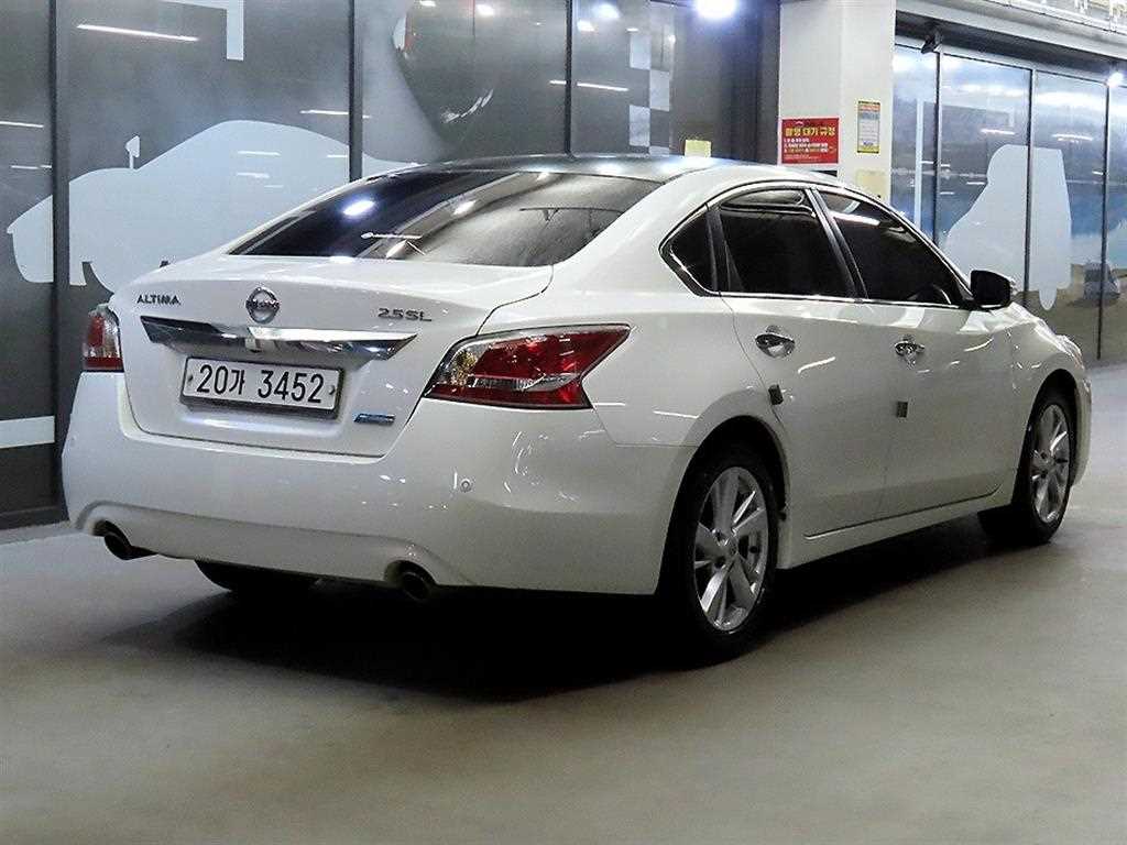 Nissan Altima - Vista 4