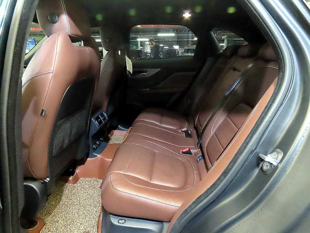 Jaguar F-PACE - Vista 7