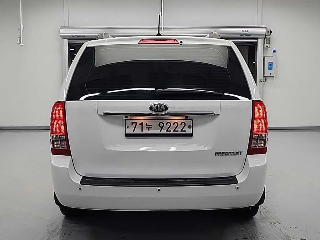 KIA Carnival - Vista 3