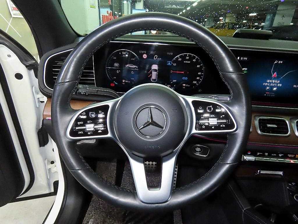 Mercedes Benz GLE Class - Vista 8