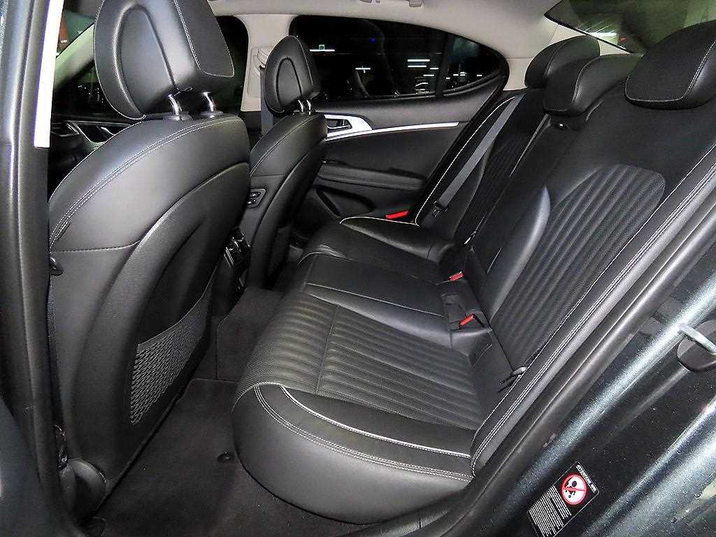 Genesis G70 - Vista 7