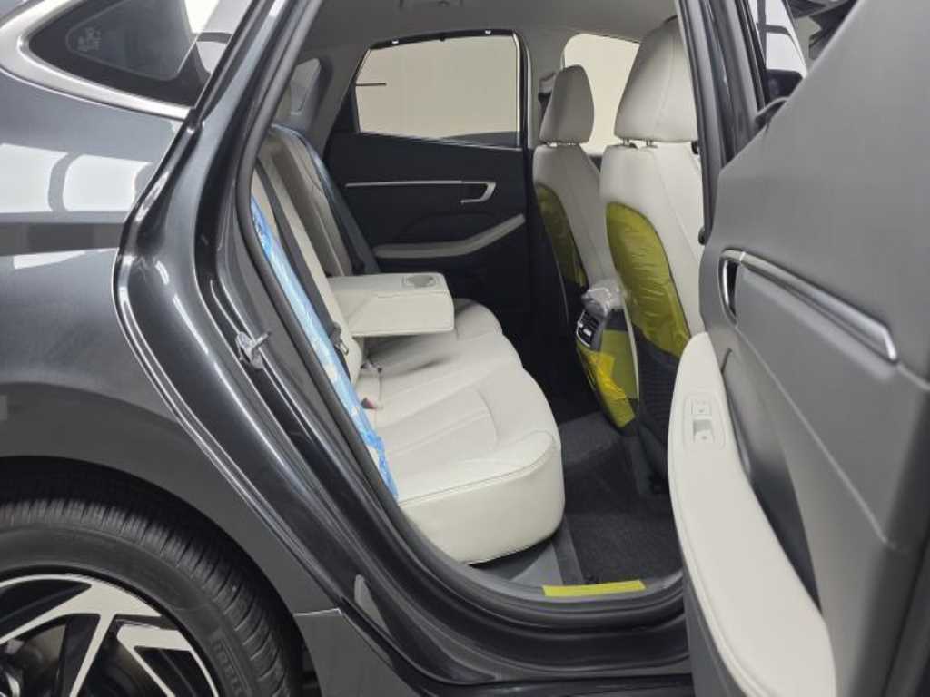 HYUNDAI Sonata - Vista 12