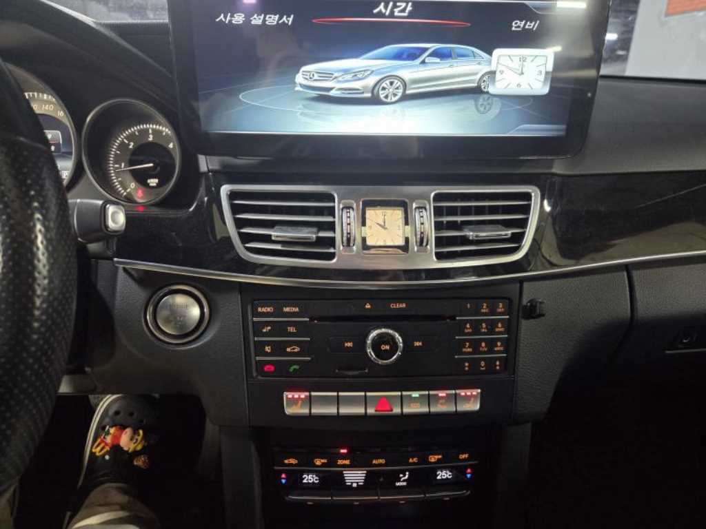 Mercedes Benz E class - Vista 5