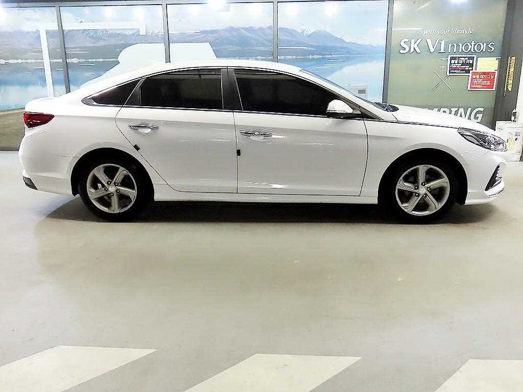 HYUNDAI Sonata - Vista 3