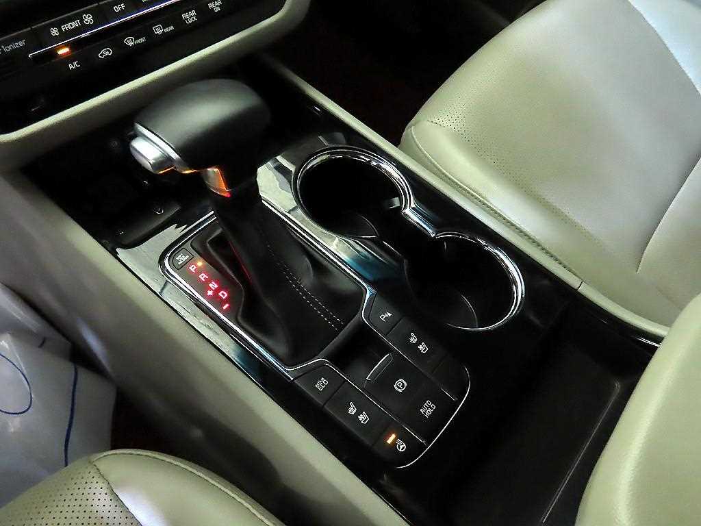 KIA Carnival - Vista 12