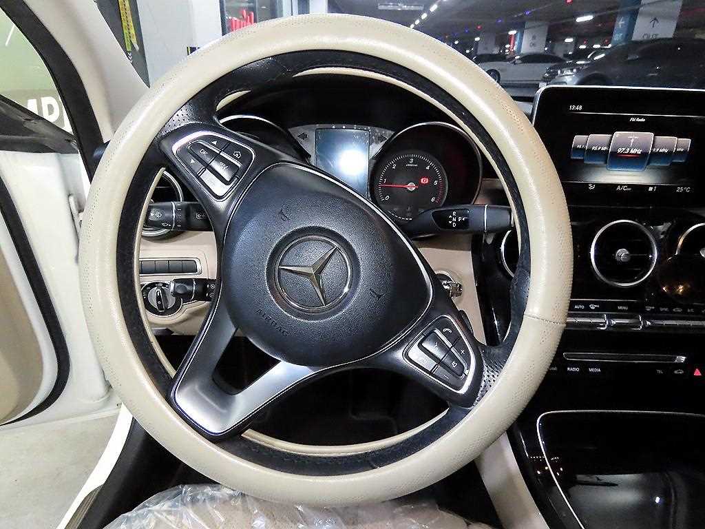 Mercedes Benz C Class - Vista 9