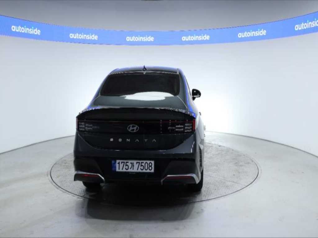 HYUNDAI Sonata - Vista 4