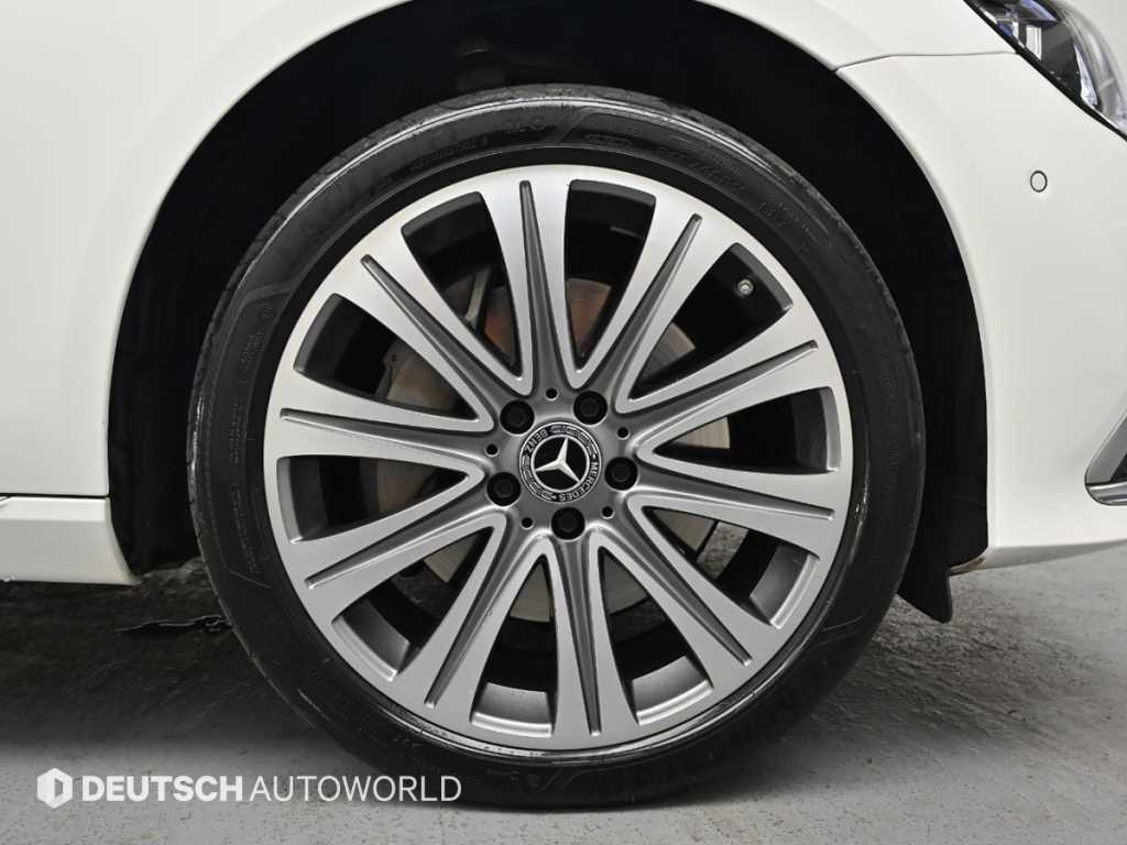 Mercedes Benz E class - Vista 5