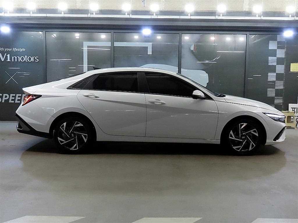 HYUNDAI Avante - Vista 3