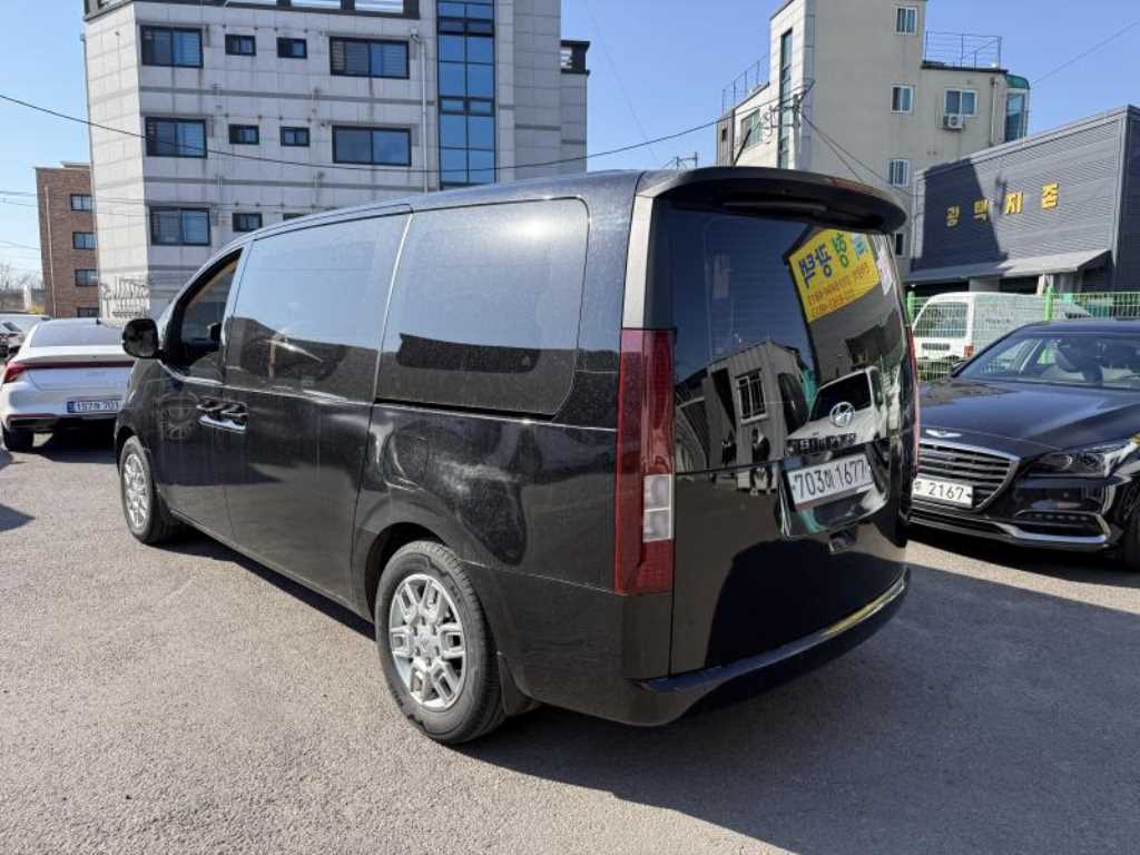 HYUNDAI Staria - Vista 3