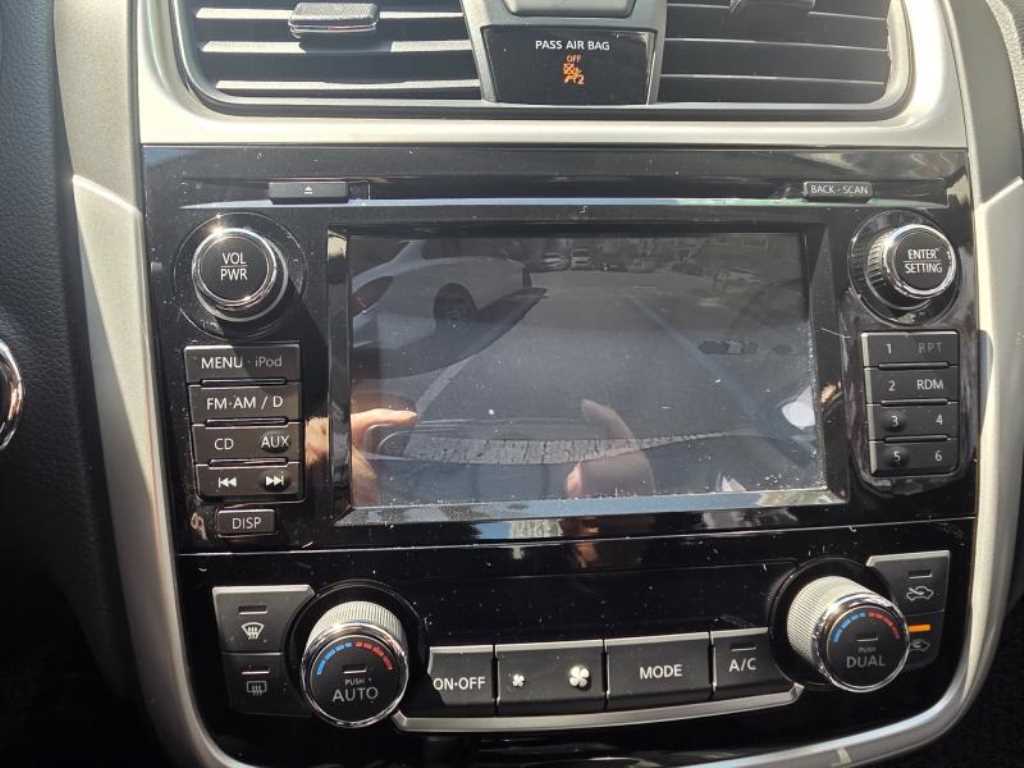 Nissan Altima - Vista 11