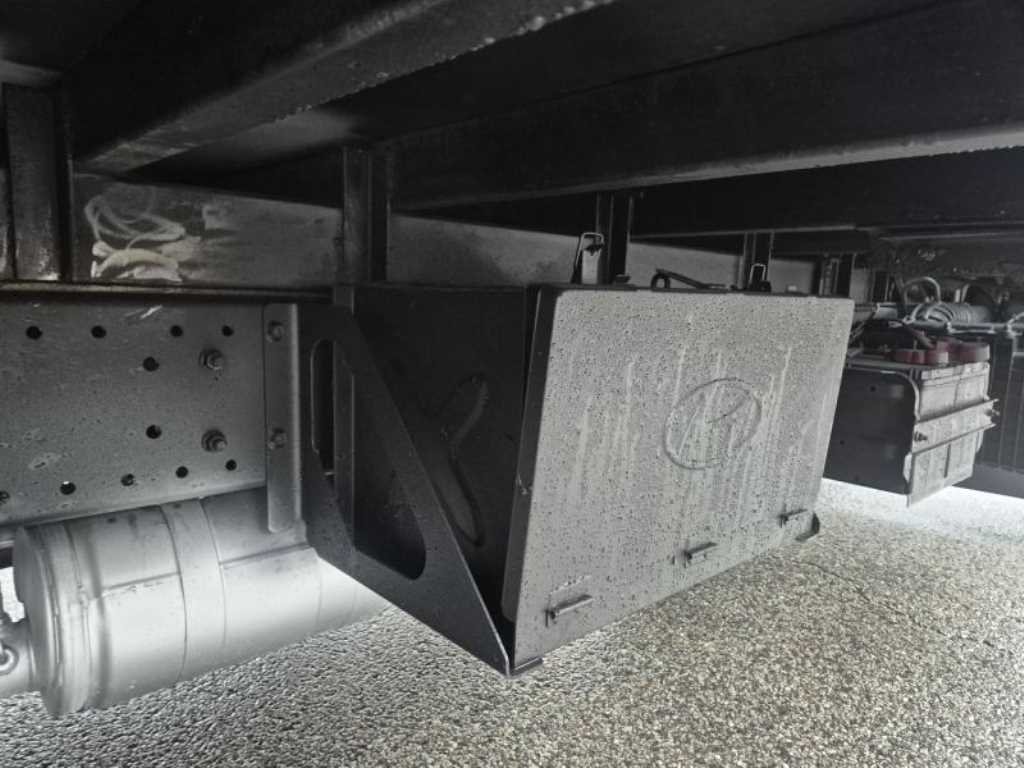 medium and large cargo truck - Vista 8