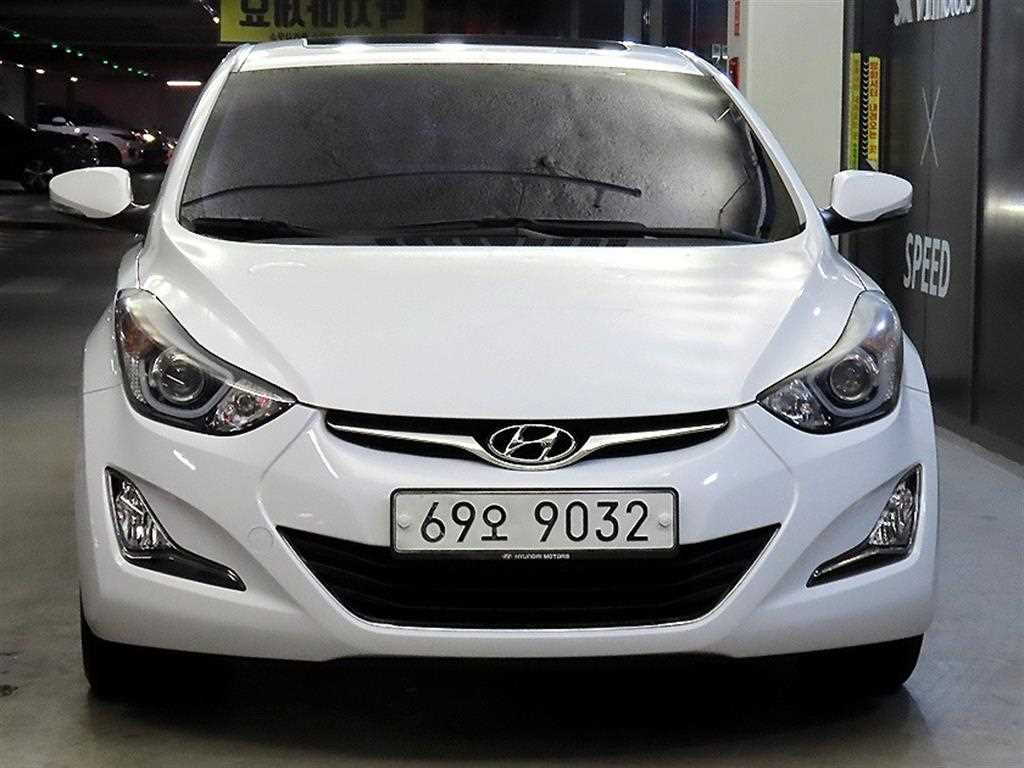 HYUNDAI Avante - Vista 2