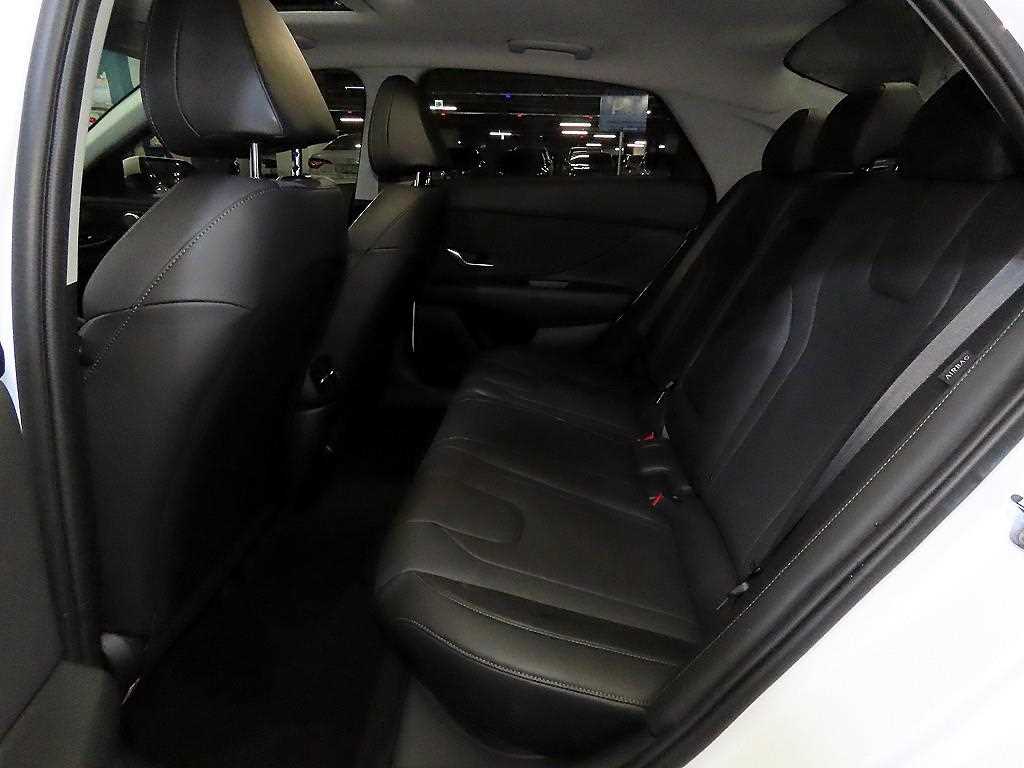 HYUNDAI Avante - Vista 7