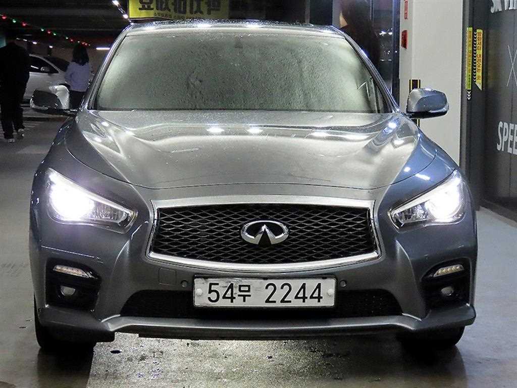 Infiniti Q - Vista 2