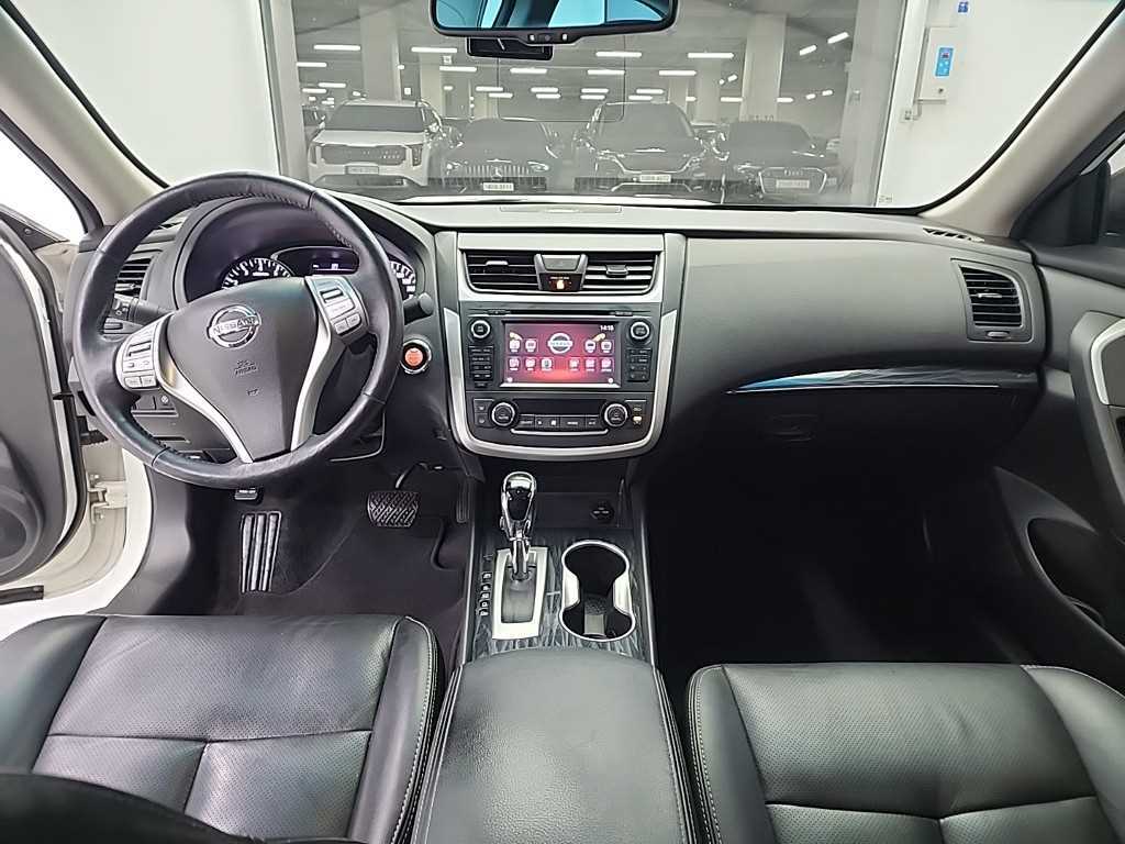 Nissan Altima - Vista 8
