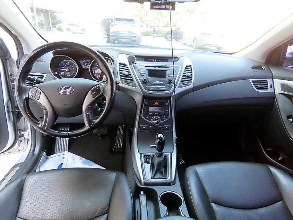 HYUNDAI Avante - Vista 7