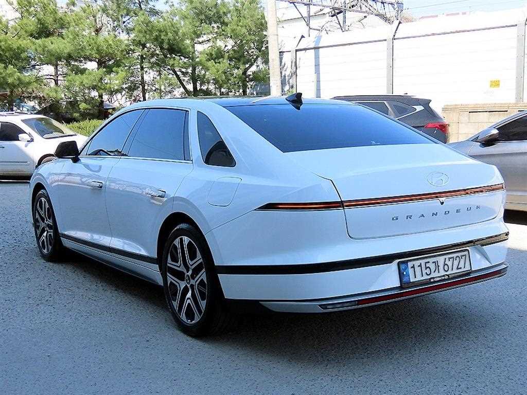 HYUNDAI Grandeur - Vista 5