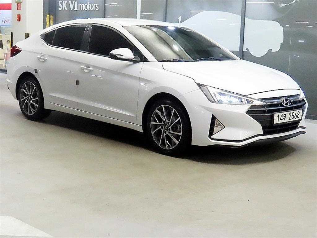 HYUNDAI Avante - Vista 2