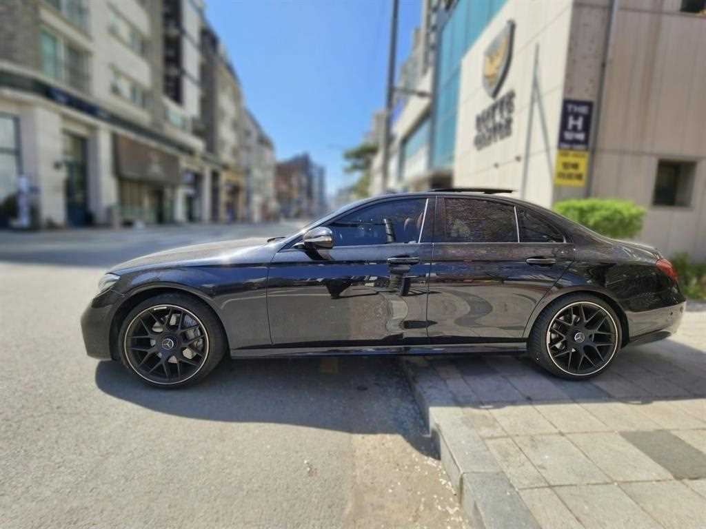 Mercedes Benz E class - Vista 3