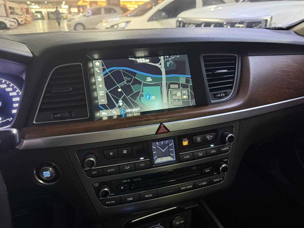 HYUNDAI Genesis - Vista 7