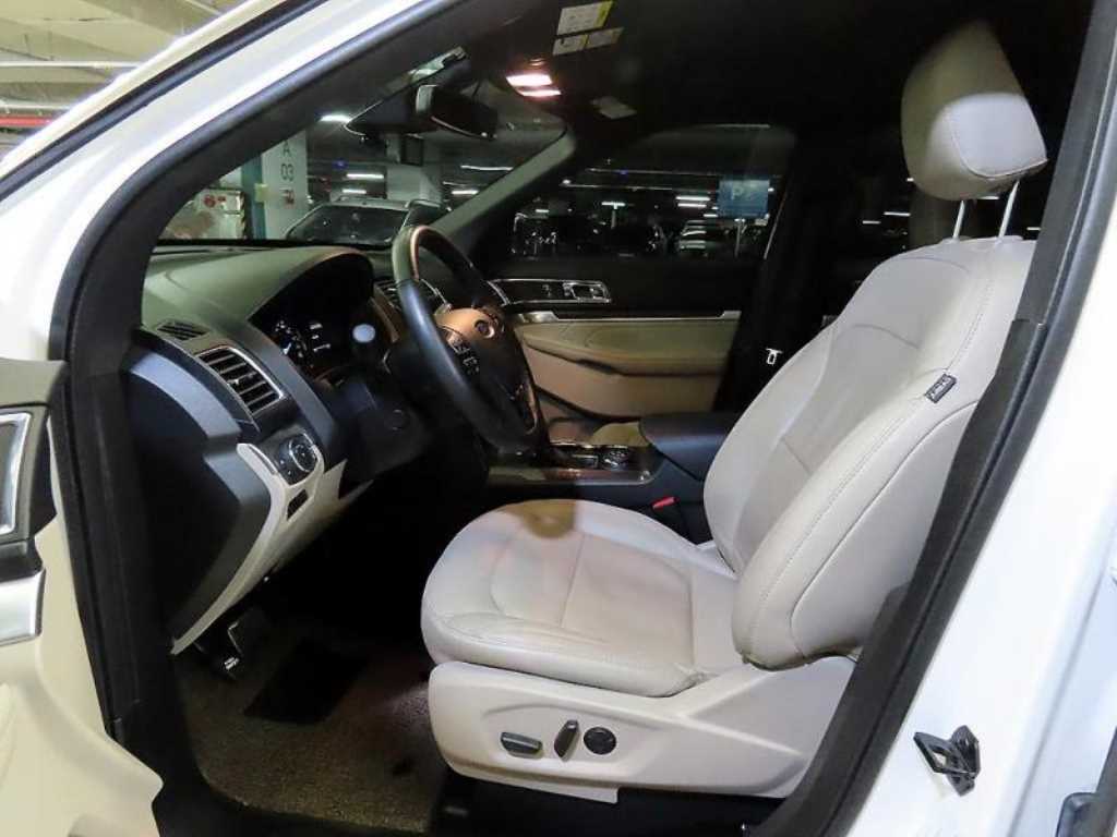 Ford Explorer - Vista 6