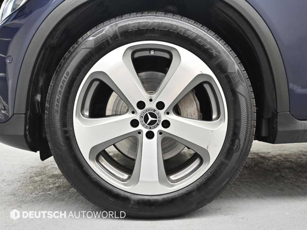 Mercedes Benz GLC Class - Vista 5