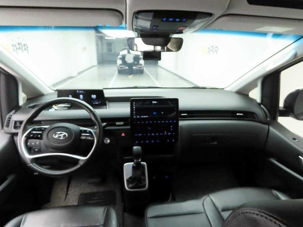 HYUNDAI Staria - Vista 8