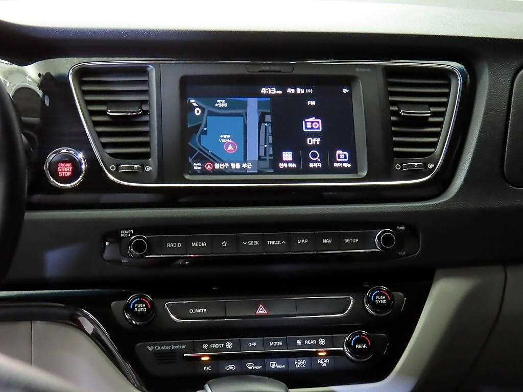 KIA Carnival - Vista 11